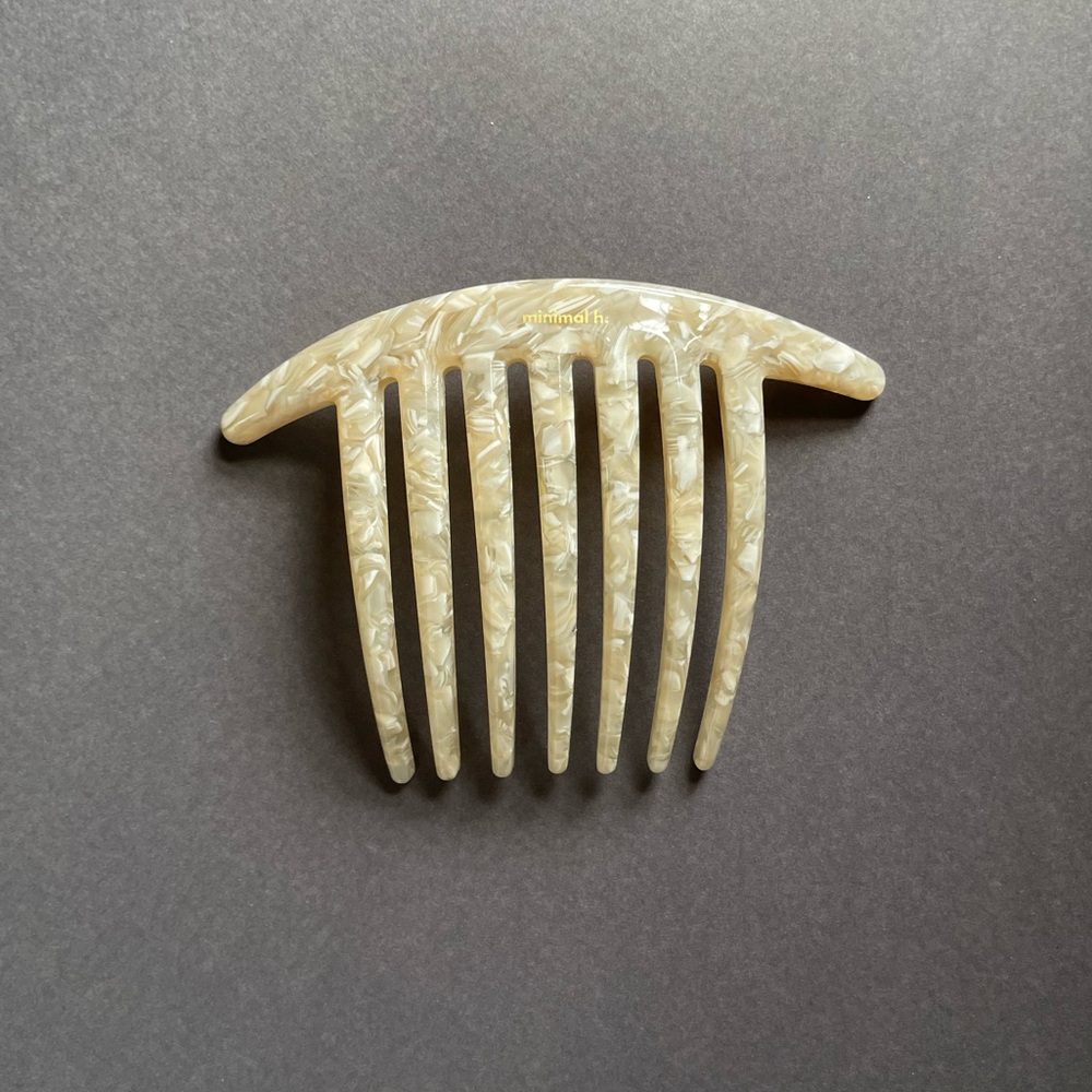Minimal H. Cream Shell Pin - Picture 2 of 6